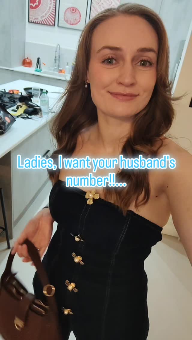 It's that time of year. You've been dropping hints, but you still have to hide your disappointment when you open ANOTHER pair of socks or department store moisturiser on Christmas morning 😟
Let's help them to absolutely NAIL IT this year!
Send me his:
email or number
Something from your wishlist
(Think treatment vouchers, luxury skincare..)
And I'll make sure they get the hint
LOUD & CLEAR!
🎁🎄🎅
I got you.
Megan x
Dentist led aesthetics & skincare in Glasgow
#perfectgift #christmashints
This post was inspired by another practitioner who's insta handle I can't find 😭😭 shout-out to Kate 💙