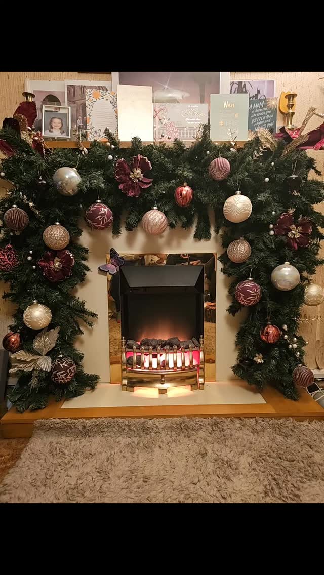 Christmas fireplace garland 😍😍
#christmasgarland #eventstylists #christmasmagic #eventdecor