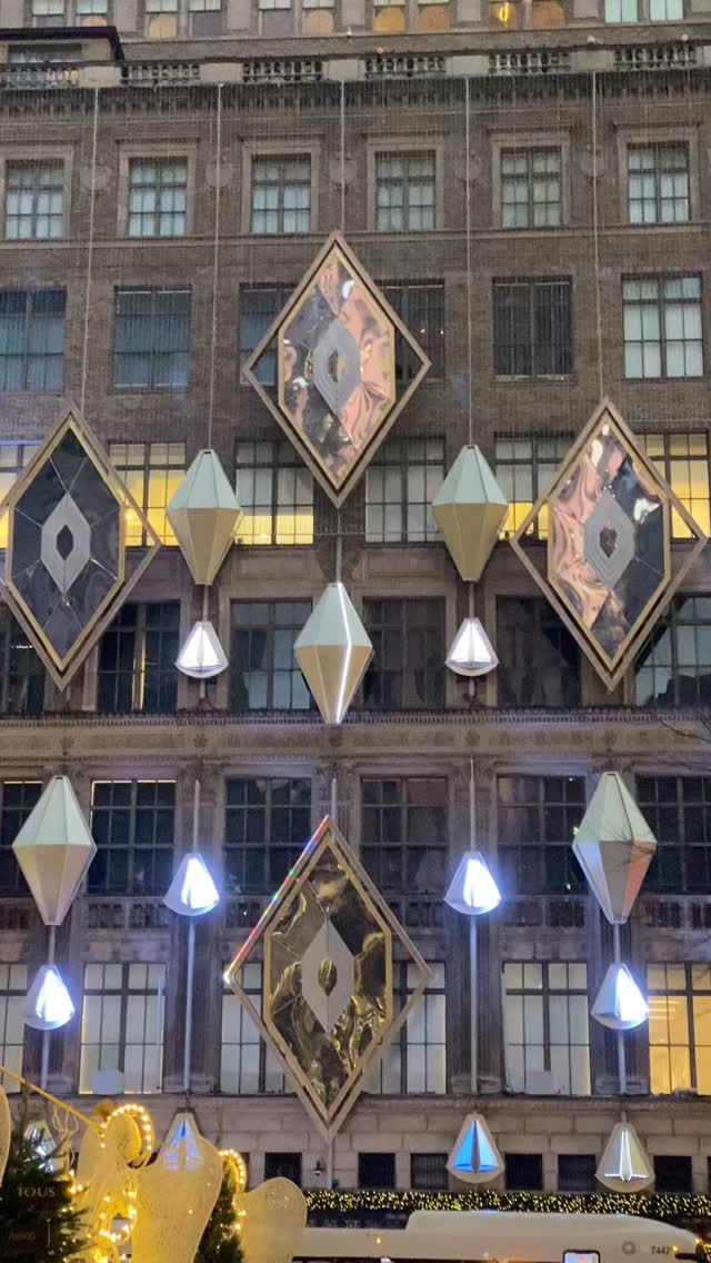 NYC always knows how to spark a new idea. Thanks @saks BEAUTIFUL đđžđđžđđž