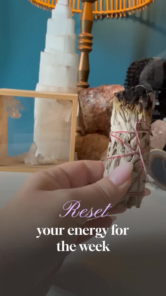 Een nieuwe week verdient zachte energie.
Ik begin altijd met een cleansing 🧹- witte salie, Palo Santo of een smudge stick die past bij de vibe van het moment🧘♀️.
Welke energie wil jij deze week uitnodigen?
Voor inspiratie voor een cleansing ritual en je cleansing tools, check de link in mijn bio🌜
#moonchildgoodies #cleansingritual #ritualtools #energycleansing #smudgestick #spiritualvibes #selfcarefirst #sage #palosanto