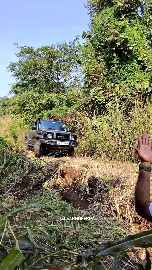 Here’s the Jimny doing the same ledge drop as the thar from the previous linked reel.
Which do you think is more suited for such obstacles?
#learnoffroad #jimny #offroadjunkie