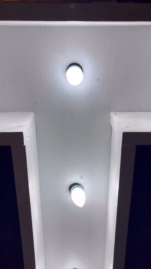 Holiday magic is alive in downtown Hinton.
A holiday stroll through town belongs on everyone’s bucket list.
#exploresummerscounty #visitwv #gotowv #almostheaven #bucketlist