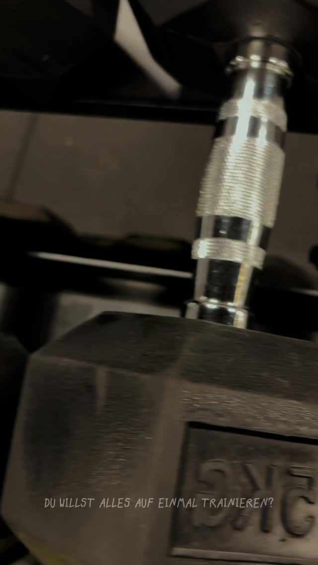 Neue Intensität.
Neues Level.
Mehr Burn als je zuvor.
Dumbbell Shred bringt dich an deine Grenzen
EMOM. AMRAP. Ladders.
Keine Pausen. Keine Ausreden.
Nur du, deine Matte und Dumbbells.
Für alle, die nicht nur trainieren wollen.
Sondern shredden wollen.
🔥 Jetzt buchen in der MySports App.
#bremenfitness #functionalfitness #gymmotivation #hiitworkout #quartersportsclub