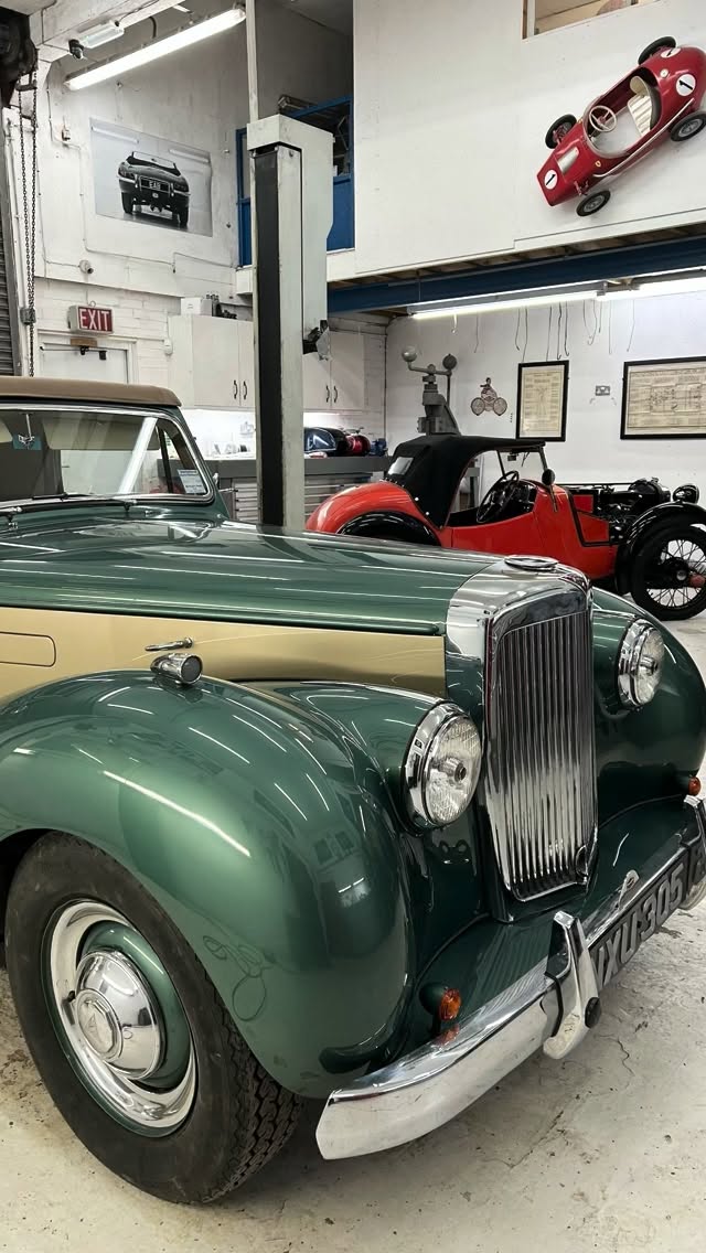 A little metalwork & paintwork to keep this beautiful Alvis in tip top condition
.
.
#alvis #classiccarrestoration #essex #classiccar #classiccars #classiccarsdaily #restoration #fabrication #paintwork #carsofinstagram #vintagecars #photooftheday #vintage
#metalshaping #panelbeating