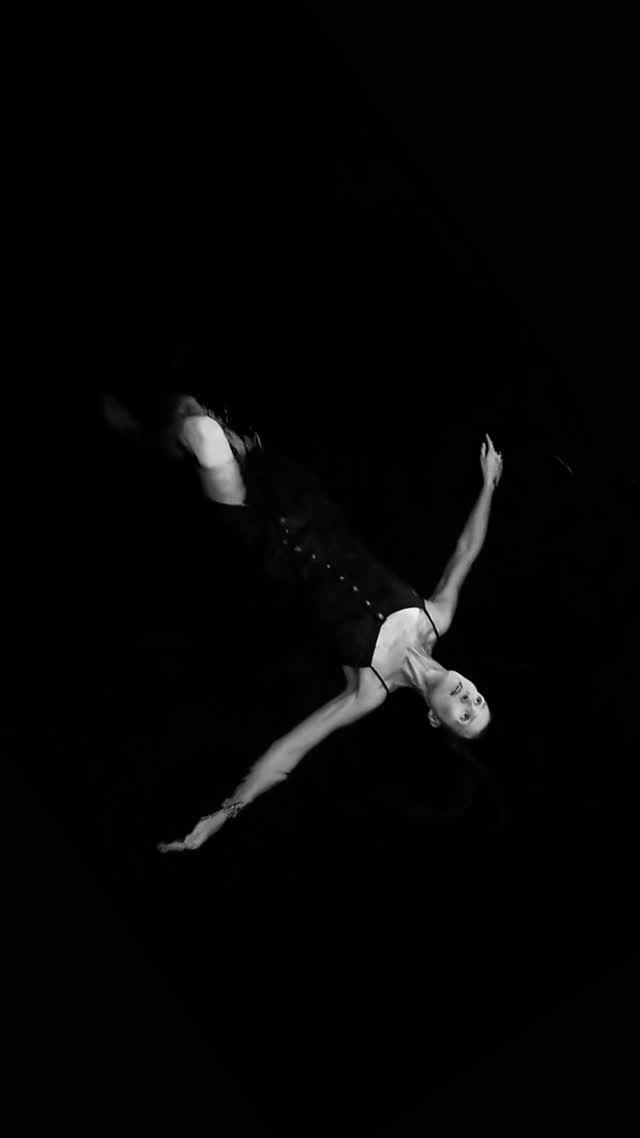 #7 : The Swim
From the new album « Feed the Fire, Breathe the Night »
Words & Music by Marthe Halvorsen
Musicians:
Marthe Halvorsen : Vocals and Classical guitar
Ove Pedersen : Main electric guitar
François Jalbert : Second electric guitar, synth and noise
Mark Nelson : Drums
Henri Bouchard : Bass
Produced by Marthe Halvorsen & François Jalbert
Mixed by @piregirard
Mastered by Philip Shaw Bova @mrmaster3000
📸 @fredrikteodor
@veggavvann
@francoisjalbert
@marknelsondrums
@henribouc
#altindie #altrock #indiefolk #nordicfolk #nordicfolk #folk #newmusic #alternative #newalbum #newmusic #musicvideo #canadamusic #canadafolk #indie #indierock #montreal #montrealmusicscene #montrealartist #norskmusikk