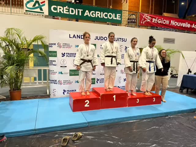 🎉 Félicitations à tous nos Cadets et Cadettes Elisa,Raphaël de Capbreton et de Pauline du Dojo Saint Martinois !
Vous avez livré de super beaux combats aujourd’hui lors de la rencontre de ceintures de couleur à Dax 🔥🥋
🥈 Un grand bravo à Pauline pour sa superbe 2ᵉ place !
Une vraie guerrière, bravo championne 💪✨
Et… on se retrouve demain pour les Minimes, en pleine forme et prêts à envoyer du lourd ! 🚀🔥
#JudoFamily #TeamDSM #CapbretonJudo dojostmartinois judoshiaiclub