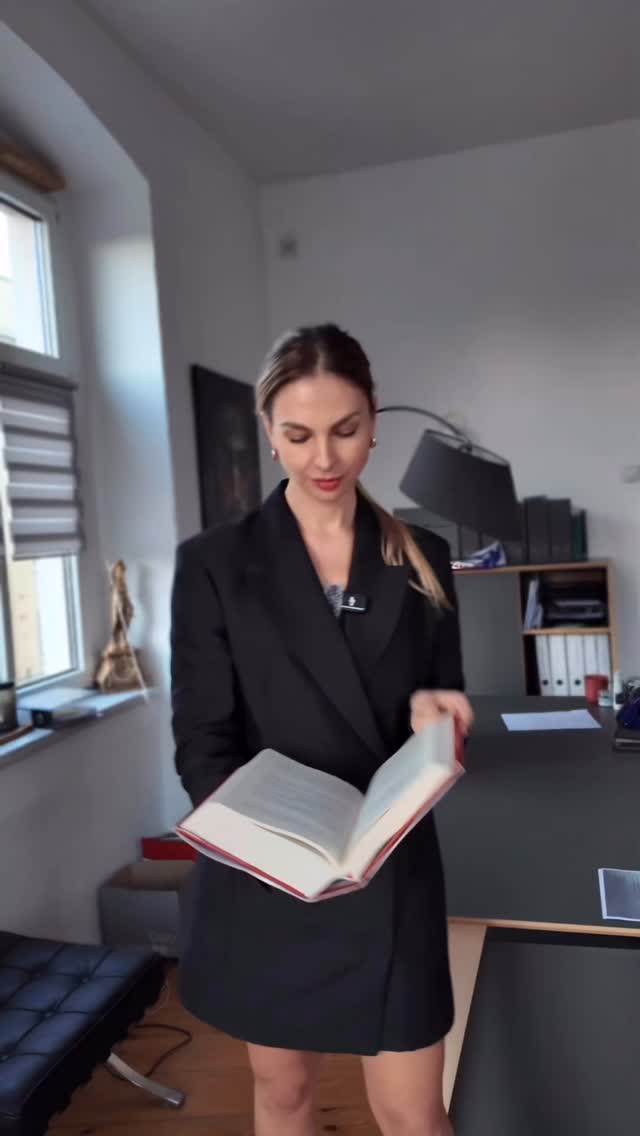 Chcesz rozpocząć proces z bankiem? My zrobimy to za Ciebie.
Wielu Klientów pyta nas, od czego zacząć.
Odpowiedź jest prosta:
👉 Wystarczy, że przekażesz nam swoją umowę.
Całą resztą zajmiemy się my.
Co to znaczy w praktyce?
🔹 1. Kompletujemy dokumenty
Jeśli czegoś brakuje — sami występujemy do banku o zaświadczenia i historię spłat.
🔹 2. Analizujemy Twoją umowę pod kątem klauzul abuzywnych
Sprawdzamy, gdzie bank naruszył prawo oraz jakie roszczenia Ci przysługują.
🔹 3. Wyliczamy Twoje korzyści
Otrzymasz jasną informację, ile możesz odzyskać, czy opłaca się unieważnienie, a czy ugoda ma sens.
🔹 4. Przygotowujemy reklamację lub pozew
W zależności od strategii — wybieramy najskuteczniejszą ścieżkę dla Twojej sytuacji.
🔹 5. Reprezentujemy Cię na każdym etapie
Negocjacje, odpowiedzi banku, sąd — prowadzimy cały proces za Ciebie.
⸻
💬 Ty dajesz nam tylko dokumenty.
My prowadzimy sprawę od A do Z.
Jeśli chcesz sprawdzić, czy Twoja umowa (w euro, CHF lub złotówkach) kwalifikuje się do unieważnienia — przeanalizujemy ją i przedstawimy konkretne możliwości.
📩 Napisz do nas
📞 Umów konsultację
#norvialegal #kancelariaprawna #prawoBankowe #kredytywalutowe @mecenaska_ #adwdanutaknapik