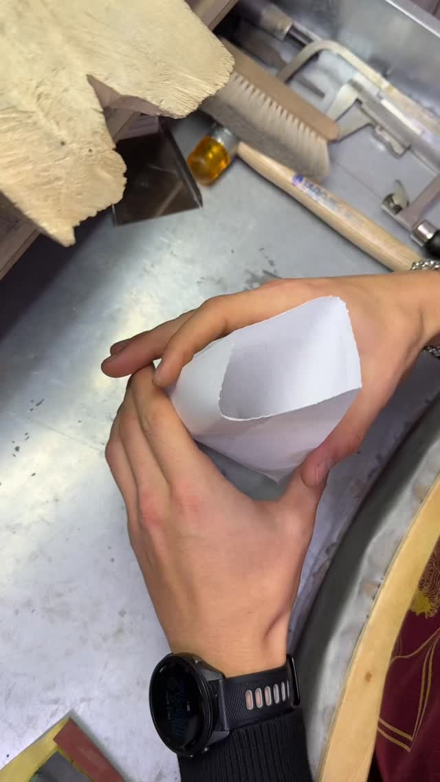 Nel nostro laboratorio interno rimettiamo a nuovo i tuoi gioielli in oro e argento.
Oggi: 3 bracciali + 1 catenina riparati e lucidati ✨
Ti aspettiamo in negozio!
#gioielleriacorna #gioielleria #riparazionegioielli #laboratorioorafo #oro #braccialeoro #cateninaoro #artigianatoorafo #madeinitaly