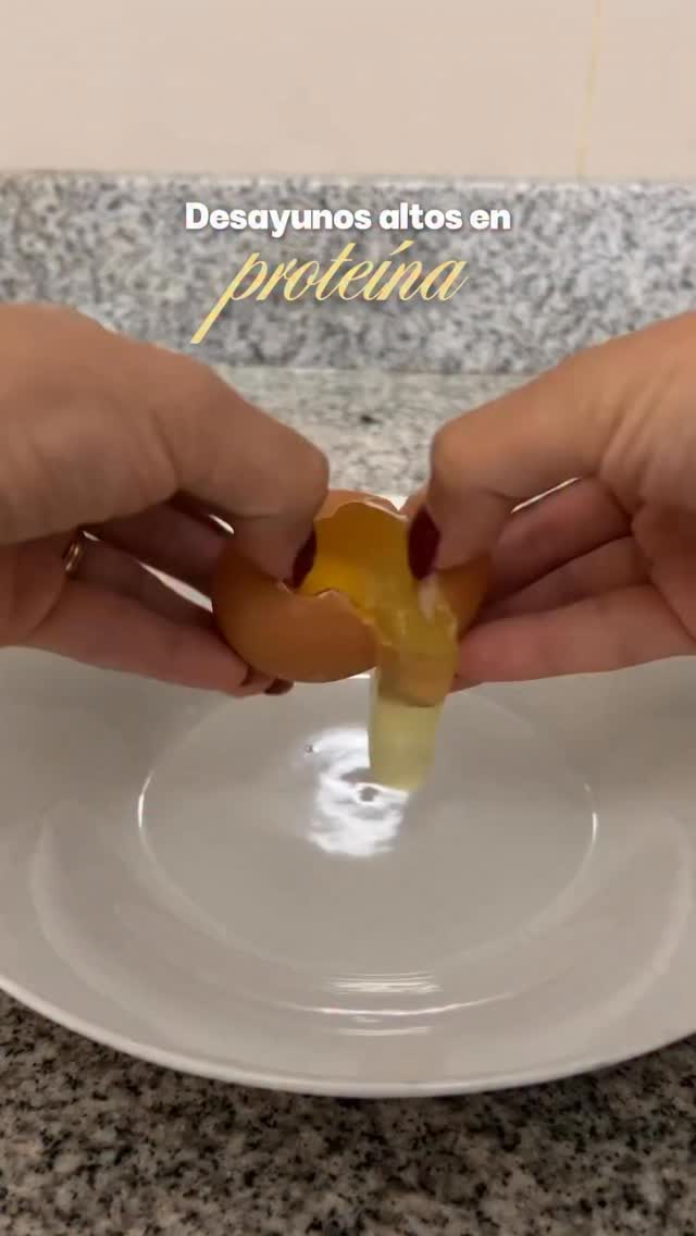 🍳 DESAYUNO ALTO EN PROTEÍNA (y muy fácil de hacer) 👀
Si buscas una opción que te mantenga saciad@, con energía y con un buen aporte de proteína para partir el día… este desayuno lo tiene TODO 🙌 📹 Receta original de @gabrielavillena_
Es rápido, equilibrado y perfecto para quienes quieren mejorar su composición corporal sin complicarse en la cocina. Además, combina vegetales, grasas saludables y una dosis potente de proteína 💪✨
📌 Guarda este post para prepararlo mañana
#desayunosaludables #altaproteina #vidasaludable