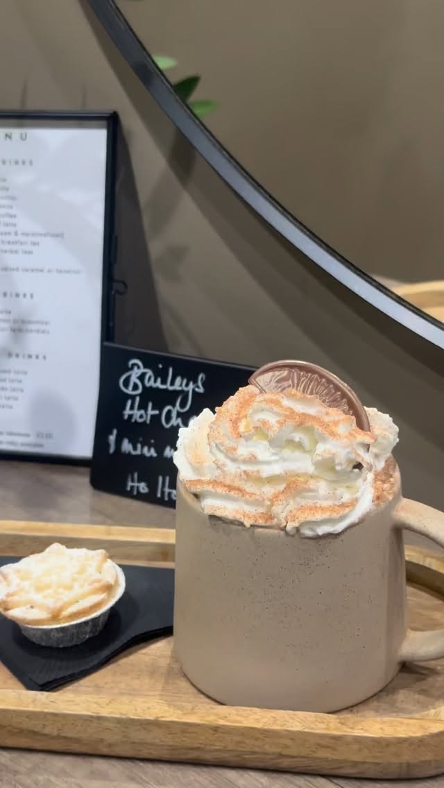 One more week to go 🎄🎅🏼🤍
The Baileys Hot chocolates are flowing and we are super busy getting you all ready for your festive plans.
To book your new year appointments please call us on 01509 621162 or book online via our website.
Our opening times are :
Monday 22nd 9.30-5.30
Tuesday 23rd 9.30-5.30
Christmas Eve 9-2.30
Closed until Friday 2nd January
#baileyshotchocolate #hairsalon #christmas