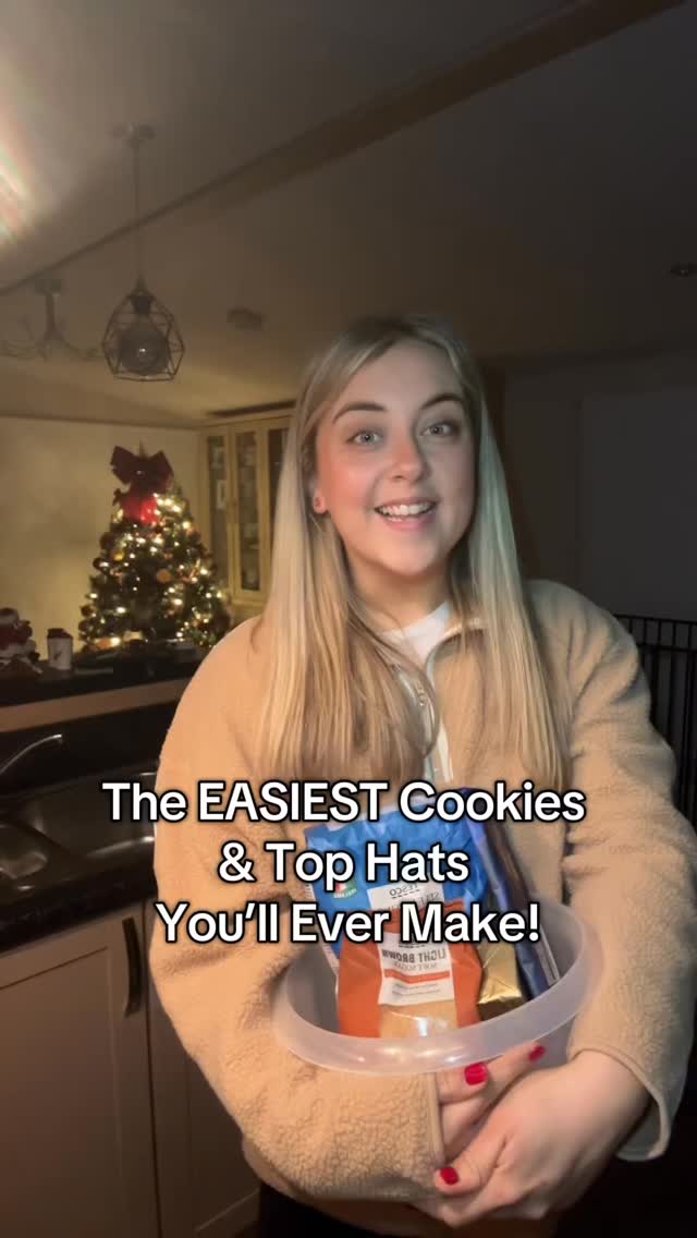 🍪✨ The EASIEST Cookies & Top Hats You’ll Ever Make! ✨🍫
If you need a quick Christmas bake that looks impressive but takes zero effort, this is your sign. I made both of these in no time and they turned out so good!
🍪 Cookie Ingredients:
• 200g butter (I do half real butter, half Dairygold)
• 50g caster sugar
• 50g light brown sugar
• 300g self-raising flour
• 200g chocolate chunks
Mix, scoop, bake… done. They’re soft, gooey, and perfect with hot chocolate. 🤤
🎩 Top Hats:
• Melted chocolate
• Marshmallows
• Smarties
That’s literally it. Dip, stick, set. The kids LOVE these and they’re ideal for parties, treats, or classroom baking day.
So easy, so quick, and so festive! 🎄🫶🏻
Let me know if you try them!