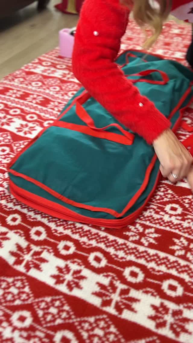 One of my absolute favourites this time of year - the wrapping station ๐๐
It honestly makes gift wrapping so much easier - all the wrapping paper, tags, gift bags and cards in one compact place, just grab the cellotape and youโre good to go ๐
๐ผ
You could use another one for birthdays etc all year round too so youโre always organised when it comes to gifting ๐๏ธ
Iโll pop the link for this on my stories!
#thehomereset #christmas #giftwrappingideas #giftwrap #christmaswrapping