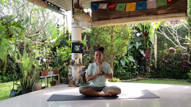 Travel slows the mind just enough for the body to speak.
If you’re in Ubud and craving a moment of balance
come breathe with me.
Gentle movements to release the travel tension,
pranayama to calm the nervous system,
and a practice that brings you back into yourself
after days of exploring, walking, and wandering.
A quiet sanctuary in the middle of your holiday.
Perfect for beginners, perfect for anyone needing softness.
Yoga Asana & Pranayama in Ubud
DM to reserve your mat while you’re here, Small class, personal attention.
#yoga #asana #yogasana #ubudholiday #selfcare #yogaforeveryone #yogainubud #journeytowellness #ubud #bali #ubudwellness #journeytowellness