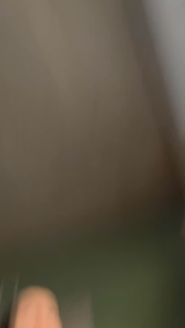 Paniermehl übrig? Oder altes Brot zuhause?
👉 Schreib „BROT“ in die Kommentare,
und ich schicke dir per DM meinen Link zu meinen Top Brot-Verwertungs-Rezepten + meinen Blogbeitrag.
Bevor irgendetwas im Müll landet: Hier kommen 10 super einfache Ideen, wie du Paniermehl aus altem Brot clever verwerten kannst. 💛🥖♻️
10 Möglichkeiten, Paniermehl zu verwerten:
1️⃣ selbstgemachte Nudeln
2️⃣ Gemüse oder Tofu panieren – mega Crunch!
3️⃣ Knuspriges Topping für Aufläufe & Gratins
4️⃣ Paniermehl in Frikadellen oder Patties einarbeiten
5️⃣ Selbstgemachte Knusper-Brösel für Pasta
6️⃣ Semmelknödel oder Serviettenknödel damit aufpeppen
7️⃣ Paniermehl in Butter rösten → Dessert-Topping
8️⃣ Für selbstgemachte Kräuter-Croutons
9️⃣ Knusprige Panade für gebackene Ofengemüse-Sticks
🔟 In der Pfanne rösten & über Salate streuen
Paniermehl ist ein echter Zero-Waste-Held und zeigt, wie viel wir aus altem Brot noch rausholen können. 💚
Lass uns gemeinsam weniger verschwenden & mehr genießen! 🥰🌱✨