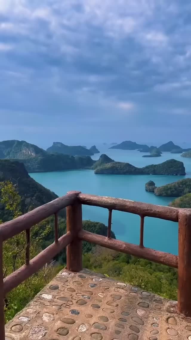 This is your sign to add Koh Samui to your 2026 bucket list. ✨
📍Ang Thong National Marine Park beautifully captured by @skygoesplaces
#limesamuivillas #kohsamui #angthongnationalmarinepark #travel2026 #luxuryvilla #travelthailand #thailand #rediscoversamui #travelgram #2026 #islandlife