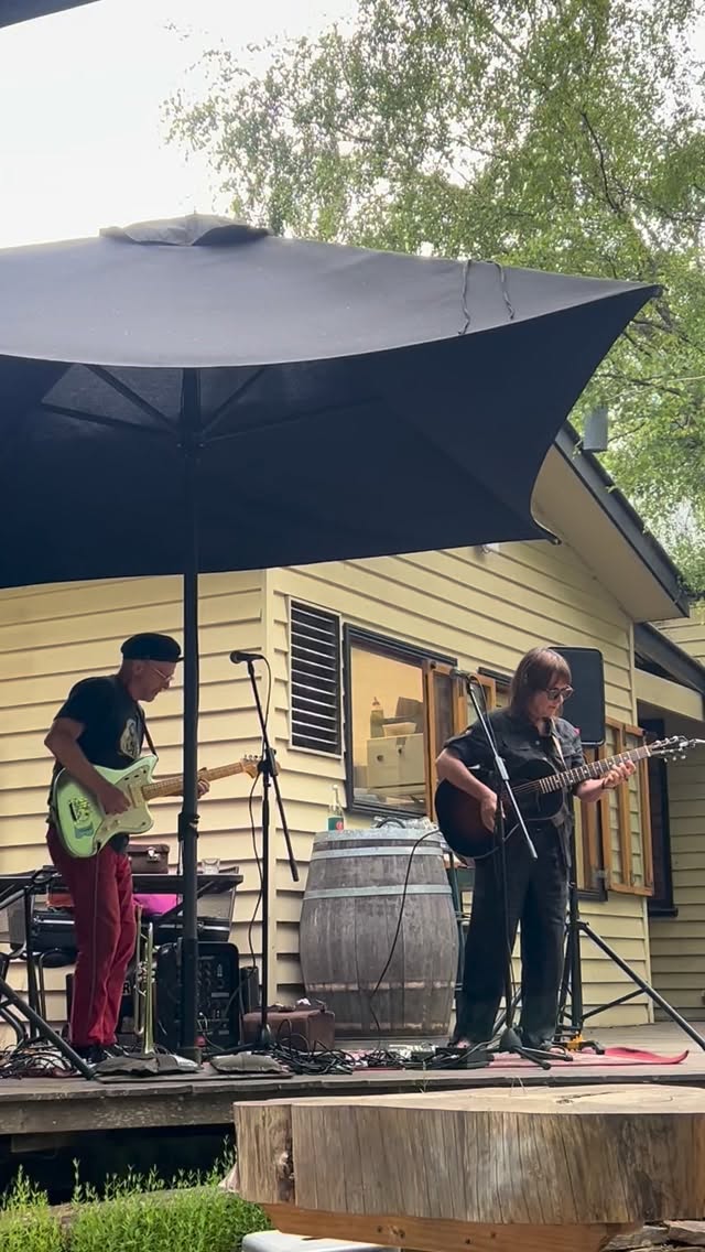 The weather doesn’t know what it’s doing, but these 2 certainly do… welcome back our friends @victorianagaye in the beer garden this arvo til 5pm. 🤞🏻
#supportlivemusicvenues #llivemusic #trentham3458