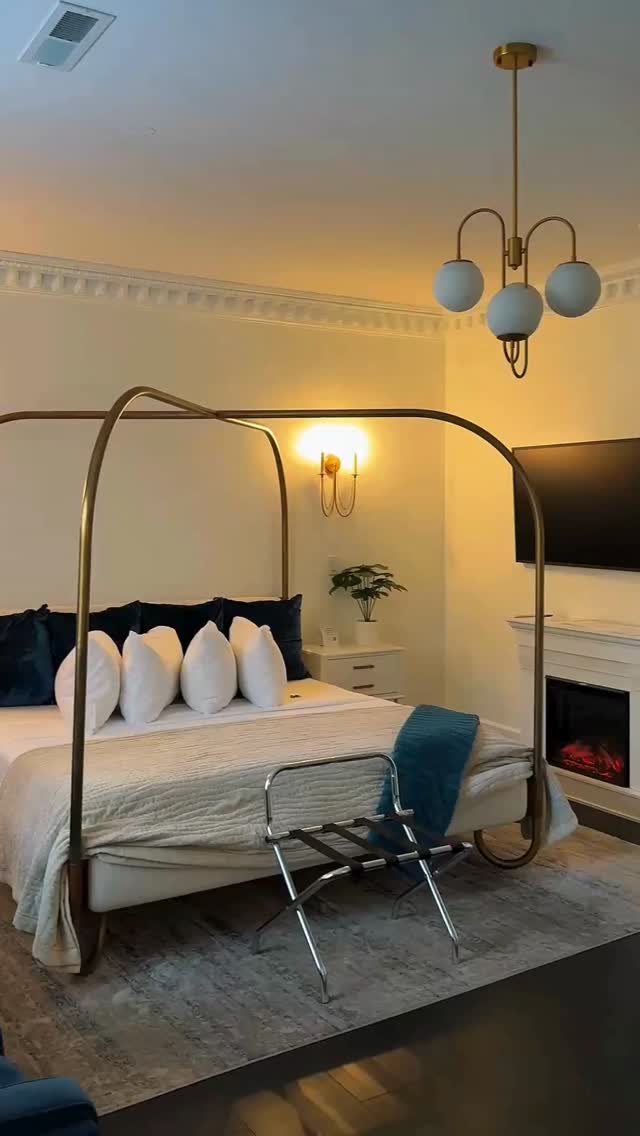 It’s the quiet details that make you fall in love: sunlight on brick, creaking floors, a vintage mirror that’s seen decades of travelers come and go.�Every hallway holds a story from another corner of the world. 🌍�
#FrontStreetInn #HistoricInns #WilmingtonNC #BoutiqueStay #CozyTravel #TravelInspired