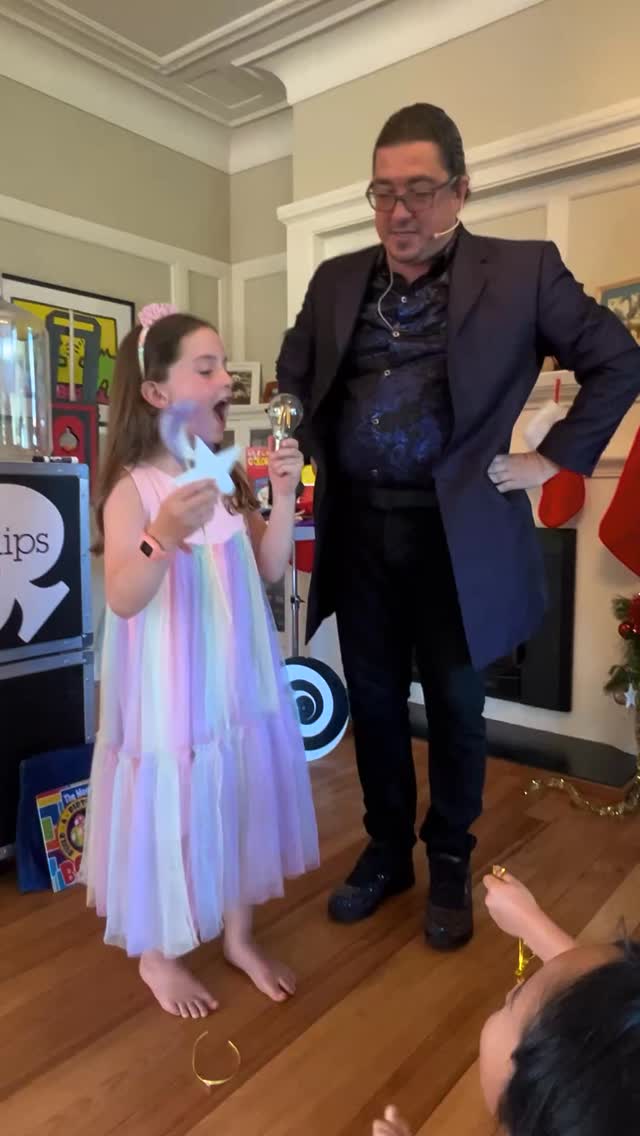 A jam packed weekend of fun and magic. Close up, stage shows, sky city close up magic , teenage party and of course crazy insane kids parties too. Hear the kids screaming and having so much fun. Love it…and it seems they all do too ha ha 🤣