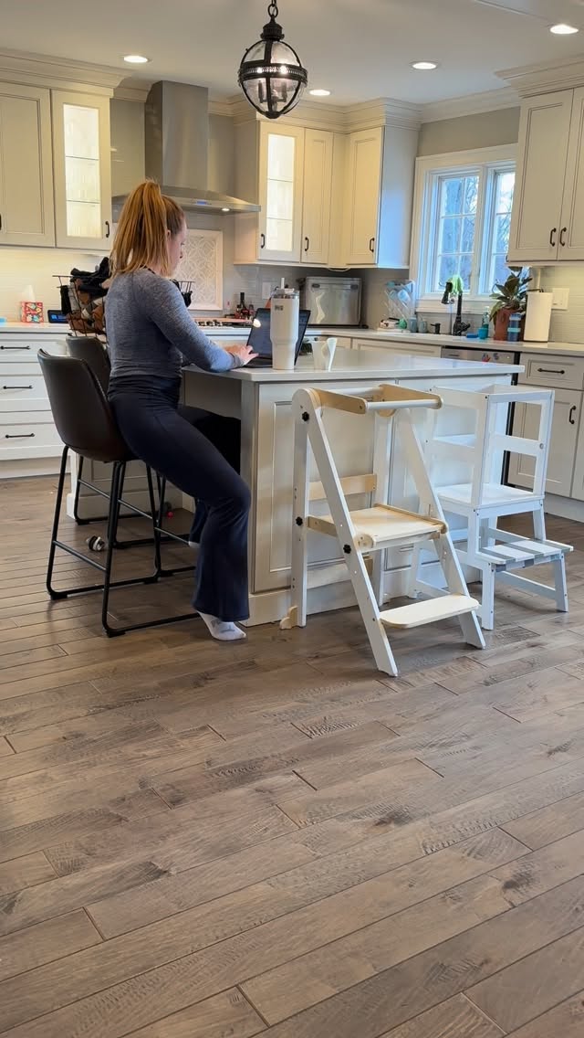 Anyone else? 🙋♀️
When you’ve got 5 whole minutes and your brain loads 26 tabs at once
Do I…
Clean?
Work on leads?
Study?
Move my body?
Text that friend I’ve been “meaning to”?
Or just lay down and stare into space?
Spoiler: mental buffering may consume 1 of those 5 minutes… 🫠
Small habits are great… but prioritizing them takes work too!
#wellnesshumor #smallhabits #momunfiltered #itsallrelative #reallifewellness