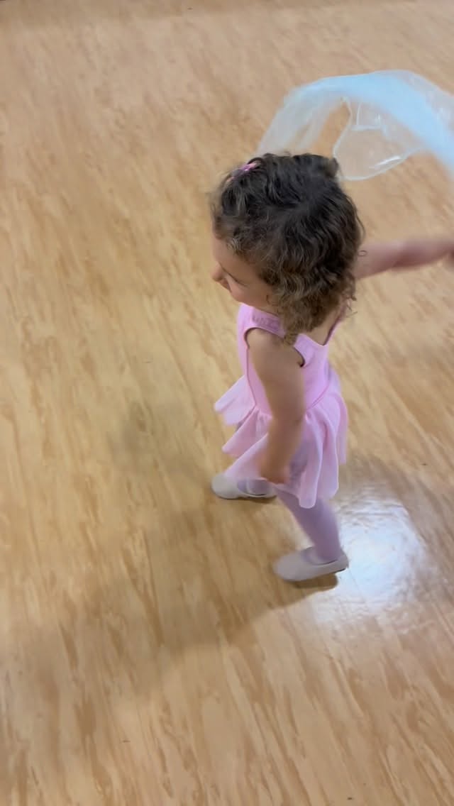 ❄️✨ One of our beautiful Pre-Primary stars giving Let It Go her whole heart!
It’s our end-of-lesson favourite - requested every single week - and we never say no to a musical-statues sing-along. The joy is truly contagious! 💙✨
We’re beyond excited to welcome Elsa (@chloesfairytaleprincesses) to the Learts Creative Studio this Sunday for a morning filled with singing, dancing and pure Frozen magic. 👑❄️
A few spaces are still available if your little one would love to join the fun!
👉 www.learts.co.uk/christmas-workshops
📧 info@learts.co.uk
It’s going to be a truly magical morning - we can’t wait! ✨
#LeartsCreativeStudio #LeartsTheatre #EastGrinstead #EastGrinsteadMums #ChristmasWorkshops #KidsWorkshops #ChildrensWorkshops #FrozenFun #ElsaEvent #PrePrimaryDance #MusicalStatues #LetItGo