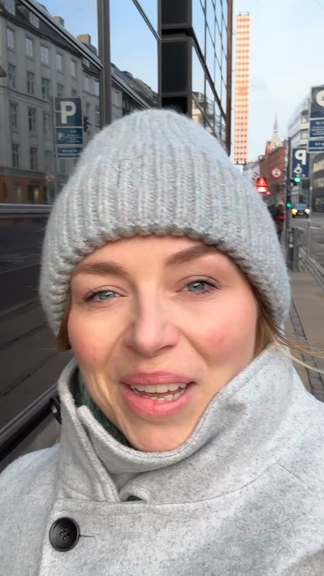 Kom og se Messias med @camerata_cph så det kan blive rigtig jul! 🎄❤️✨
Oplev @frederikkekampmann @thelauramayer @valdemar.villadsen og @mptuxen på solistholdet! Alle tidligere Camerat’er 🥹🙌
Find billetter på Camerata.dk (jo, du kan godt selv skrive linket i din browser)