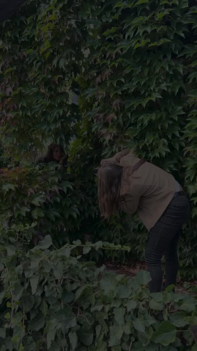 So sieht es aus, wenn Magie passiert. âš
Jedes Shooting ist anders, weil jeder Mensch anders ist.
Es geht nicht darum, dich in eine Schablone zu pressen â sondern genau das Gegenteil:
Deine Facetten sichtbar zu machen.
Mein Ziel: dass du nach dem Shooting sagst,
âWow â so hab ich mich selbst noch nie gesehen.â
#PortraitPhotography
#StudioPortrait
#AuthenticPhotography
#SoulfulPortraits
#CreativePortrait
#PortraitVienna (oder deine Stadt/Region)
#AuthenticMarketing
#PhotographyWithHeart