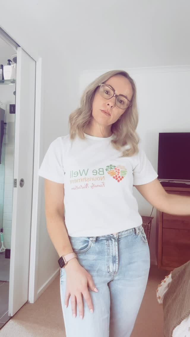 Want your picky eater to feel more confident (and actually eat more)?
Start by giving them choices at mealtimes.
Offering simple, controlled choices can:
👉 Give them a sense of control (which picky eaters crave)
👉 Increase flexibility around non-preferred foods
👉 Reduce power struggles and pressure
👉 Boost engagement and variety
The secret? YOU control the choices.
Try:
“Would you like broccoli or carrot with dinner?”
“Do you want your pasta plain or with cheese?”
Small choices = big improvements in confidence and willingness.
Inside my Unfussy Eater Program, I show you exactly how to structure meals, offer choices without overwhelm, and build positive mealtime routines that help kids feel safe enough to try new foods.
If you want calmer mealtimes and a child who eats more variety, comment UNFUSSY and I’ll send you all the details ❤️
#pickyeater #pickyeating #feedingtherapy #fussyeater #kidsnutrition #feedingpickyEaters #childnutrition #sensoryeating #pediatricfeedingtherapy #mealtimesolutions #parentingtips #toddlerfeeding #familymeals #unfussyeater #pickychild #kidsfoodideas #melbourneparents #aussiemums #pickyfoods #pediatricnutrition