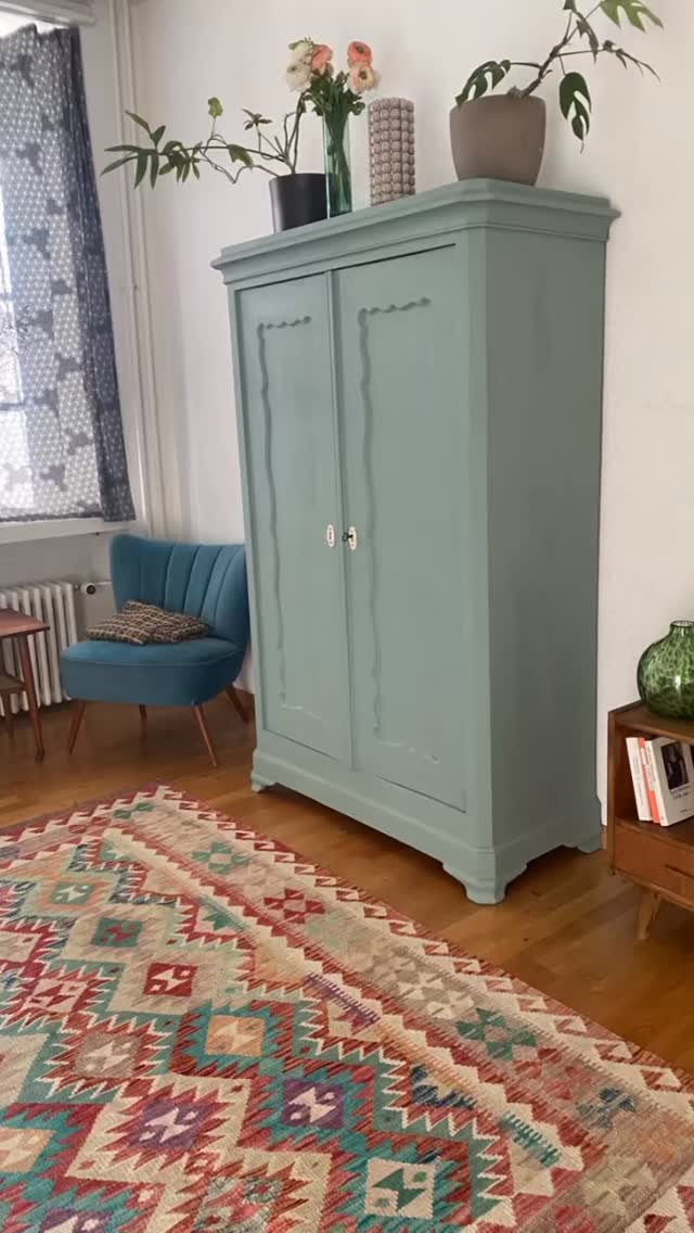 SOLD. - I prefer color on any given day
#colorfulfriday #RepairDay #secondhandday #fuck#blackfriday #zerowasteswitzerland #changemaker #reducereuse