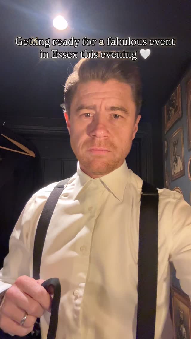 Another day, another suit 🤍
#suit #suitsupply #shirtandtie #menstailoring #essex #shenfieldessex #mensfashion #tuxedo #braces #suspenders