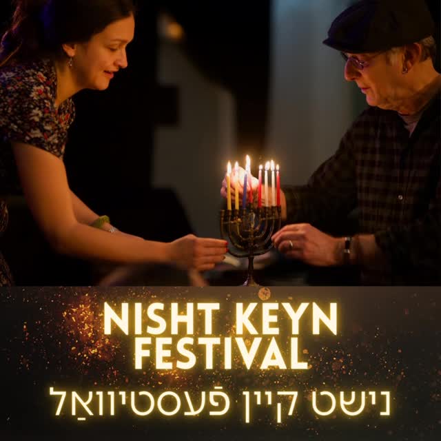 Nisht Keyn Festival begins tonight!
We’re kicking off several days of music, light, and community with events across the city:
Tonight, Dec 13: Shtetl Zingeray with Sasha Lurje @ Galerie ZeitZone
Dec 14, 15:00: Chanukkah @ Jewish Museum Berlin – puppet show and dance party for the whole family
Dec 14, 18:00: Candle lighting @ Fraenkelufer Synagogue with live music and delicious fried goods
Dec 15, 18:30: Candle lighting @ Rathaus Neukölln with a live band and kosher doughnuts
Dec 17: Klezmer Jam @ Oblomov
Dec 18, 20:00: Chanukkah Bash @ Panda Platforma with Berlin-based klezmer bands Khupe and Lebedik
From shared song to dancing candles, join us for a week of Hanukkah joy, Yiddish sounds, and community magic.
#NishtKeynFestival #ChanukahBerlin #YiddishFestival #KlezmerMusic #BerlinEvents #JewishBerlin #YiddishCulture #LiveMusic #ChanukahCelebration #BerlinCulture #JewishCommunity #FestivalOfLights #Chanukka #JüdischesLeben #CommunityMagic