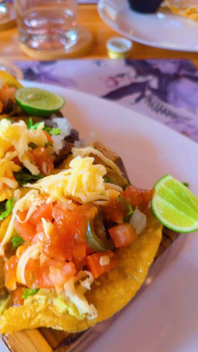 New (to us) Canoa spot!
EL CAPITÁN & LA SIRENA Sirena’s Beach and Surf Club