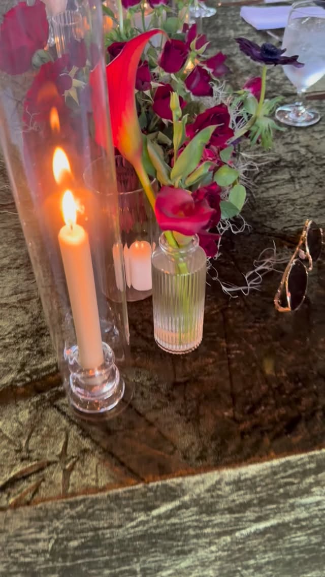 Sweater weather and wedding weather are one and the same! Behind the scenes from last weekend's weddings! 🖤
#savannahweddingplanner #weddingsofinstagram #georgiaweddingplanner #georgiawedding #weddingplanner #lowcountrywedding #savannahwedding #georgiabride #weddingcoordinator #weddingdesign