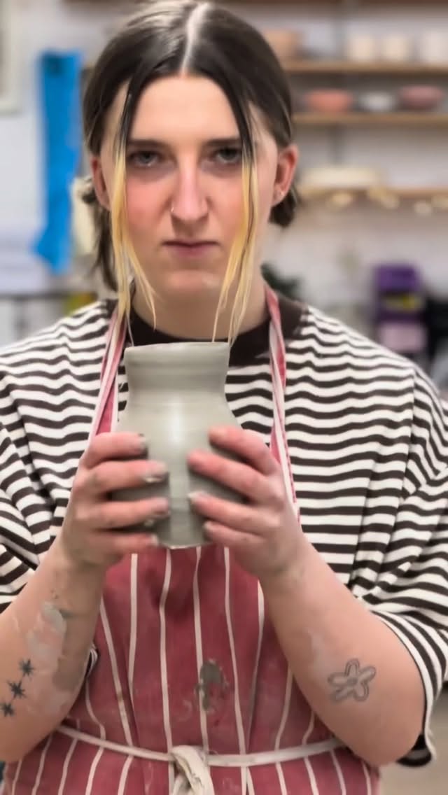 ✨alongside all the festivities, we’ve still got our regular beginners throwing sessions running! Join us to learn the basics of throwing on the wheel and have your pieces glazed in green, pink or white✨
✨beginner throwing runs every Wednesday, Thursday, Saturday and Sunday with evening and daytime sessions to fit around every schedule✨
✨have a lookie at our website for more info and to book your spot✨
#throwingclay #potteryworkshop #datenight #bristol #craftingideas #ceramics