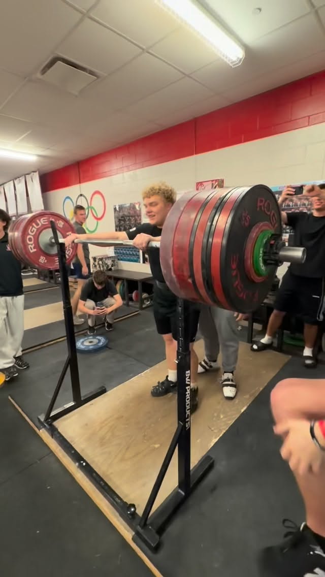 The most legit 227kg/500lbs squat you will see. No half squats here. Put some weight on the bar @jybuggin !
Some talk about being elite, others just show it!
@roguefitness @castleviewfootball #usaweightlifting #cleanandjerk #youthweightlifting #snatch #afterschoolprogram #heavyathletics #olympicweightlifting #nscacscs