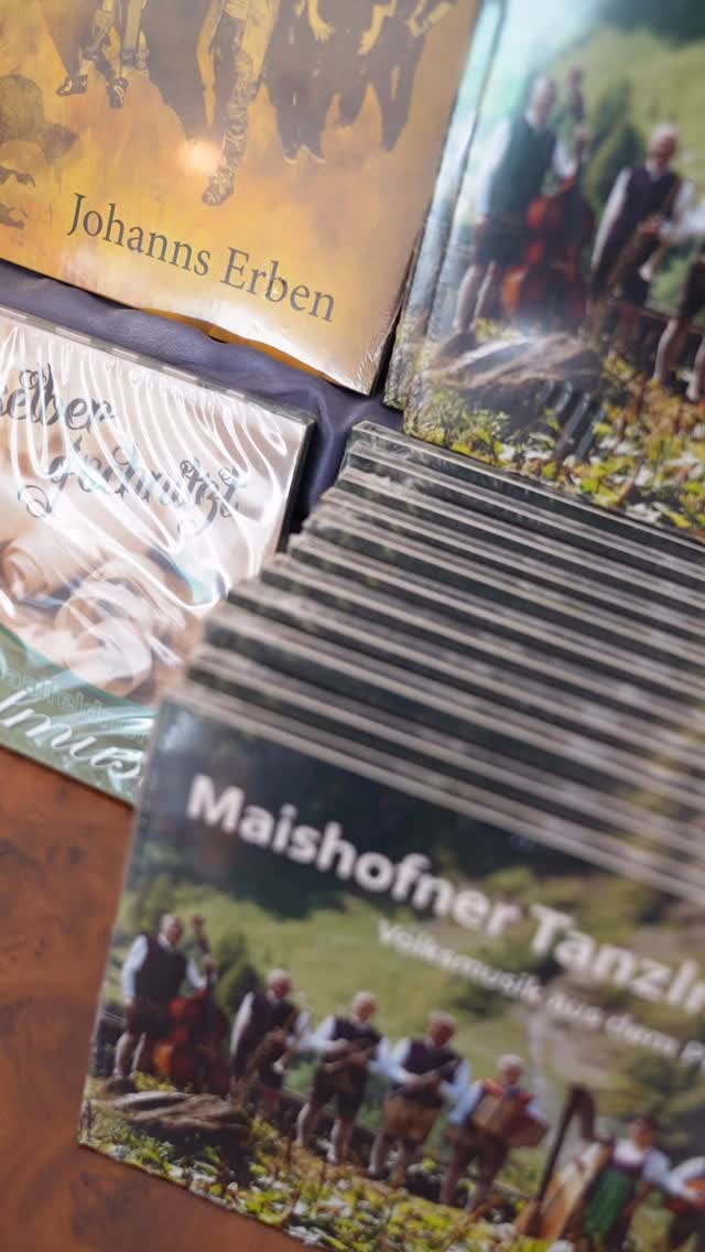 💿🔥 Habt ihr CDs übrig? Wir kümmern uns darum!
#cdsingle #localartists #support #musikcds #pinzgauermusikhaus #cd #discogs #musikliebe
#musikinstrumente #musicstore #musik #zellamsee #pinzgau #austria #welovemusic #musiclife