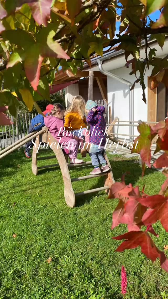 Goldener Herbst, kleine Schritte, große Momente.
Zwischen Toben und Stille – Kindheit pur.
#spielraumgrabs #kleinkind #sandbank #storchennest #kinder #freiesspiel #sandspiel #pikler #spielraum #grabs #werdenberg #Elternsein #wiegestube #kinderstube #spielgruppe #selbstbestimmtesspiel #elternkindgruppen