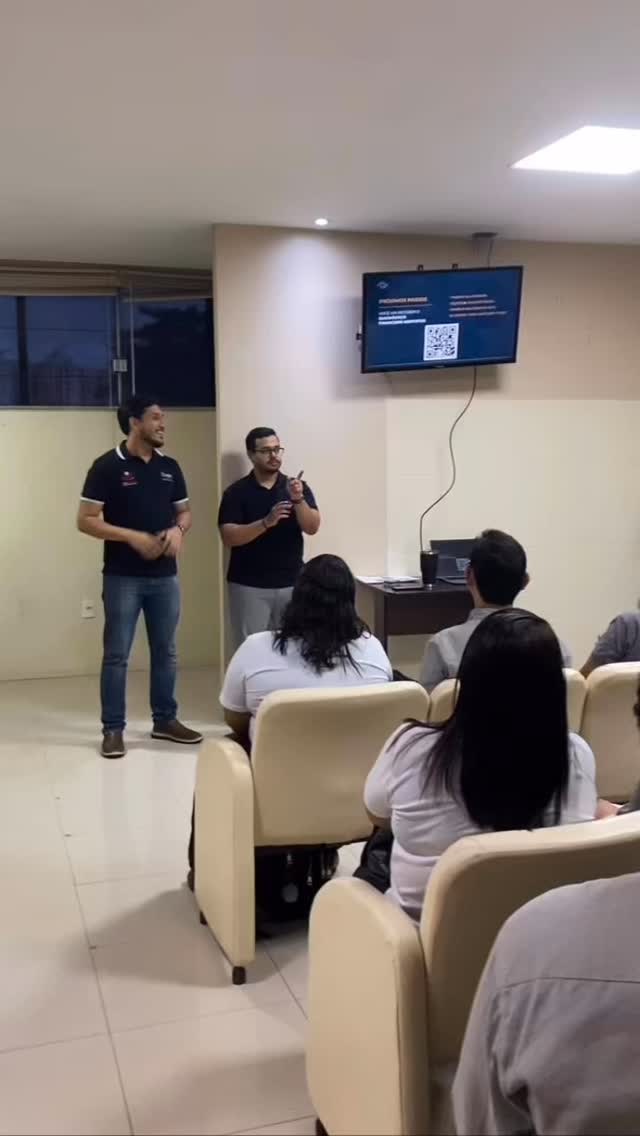 Liderança preparada faz toda a diferença! 💪📊
Hoje tivemos um treinamento especial de educação financeira para o time de líderes da Clínica San Moreno — mais clareza, mais estratégia, mais impacto!