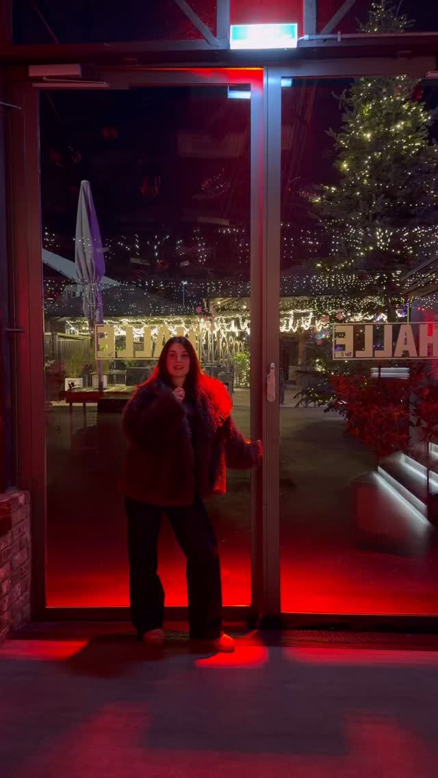 Gelangweilt von einem normalen Weihnachtsmarkt?🥹
Wir bringen euch Weihnachtsmarkt mit Clubfeeling dieses Wochenende🪩🫰🏼🌟 -GLÜHWEIN & BEATS IS BACK-
🗓️ 20.12.-21.12.
🕔 Open Doors 17:00 Uhr - Open End
🎶 Christmas, Party House Music by @_djscar @simo__simeon
🎟️ 5€ Ticket (inklusive 1x Glühwein 🍷)
🔗 Link in Bio.