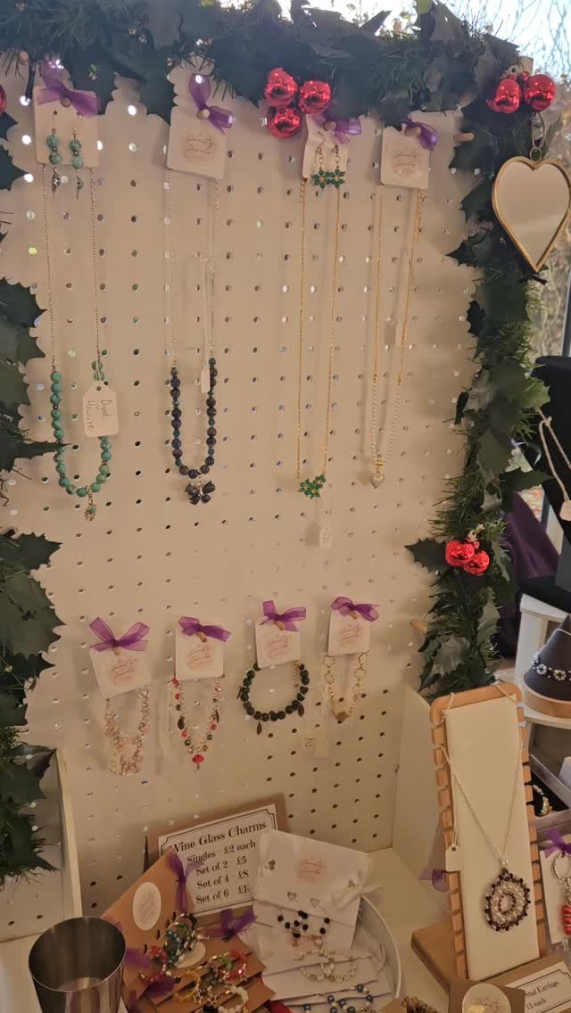 Stall ready at Aldwickbury Park Golf Club, Harpenden 10am-2pm 🎄💜