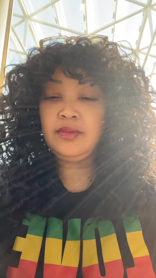 Whoās hosting a watch party?? š The group chats have been ACTIVE about this release, and I have no one to thank but my sisters who never play about me. š„°
#bookstagram #bookadaptation #authorsofinstagram #movierelease #blacklove #blackromance #romancebooks