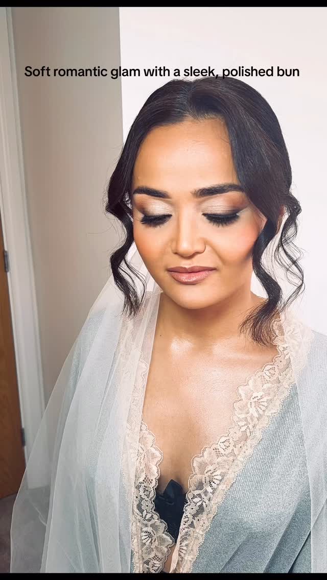 Glowing skin, smoked-out shimmer lids and those dreamy face-framing waves — effortless, elegant and perfect for her bridal look 🤍
#bridalhairandmakeup #bridalglamuk #sleekbun #makeupartistuk #glowingskinmakeup