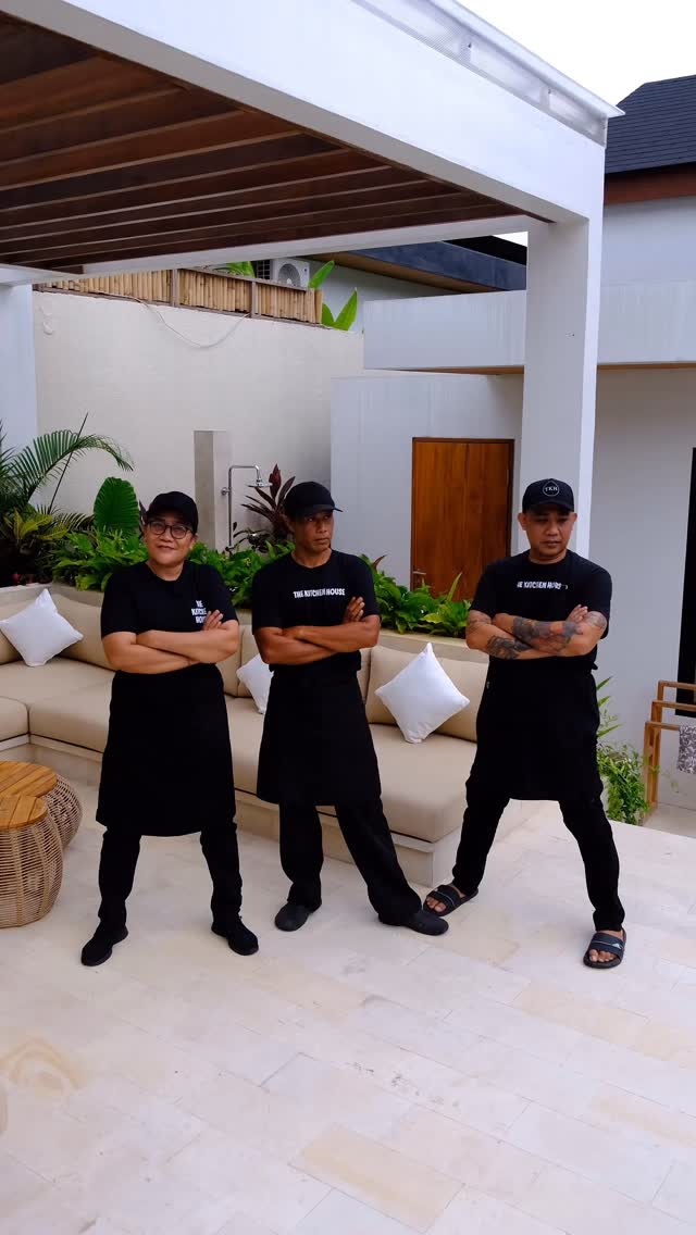 We sure do love our heroes 🦸🏻♀️
#thekitchenhouse #balicatering #fy #funnyreel #funnydance #trend #viraldance