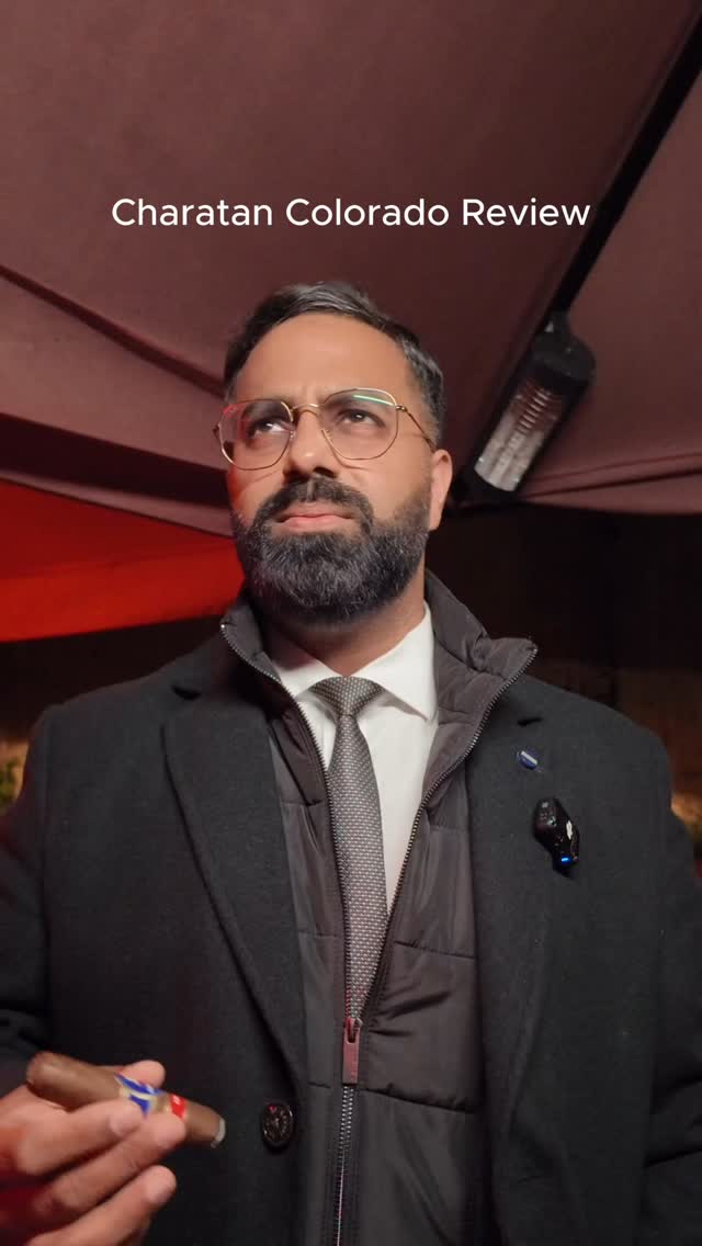 Handmade in Nicaragua, refined for the British palate: The Charatan Colorado.
#Handcrafted #NicaraguaPride #BritishTaste CigarLovers LuxuryLifestyle ArtisanCrafts GourmetExperience