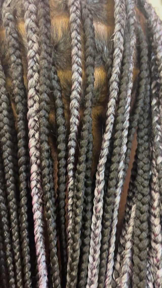 Luxury braids that speak without saying a word. ✨
#SoftLuxuryBraids #LuxuryBraids #CleanBraids #NeatParts #protectivestyle