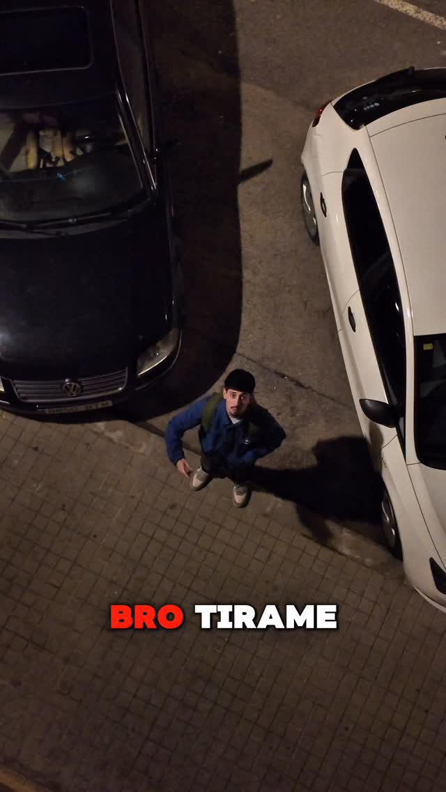 🍋 Cuando la vida te da limones, haz limonada.
Y cuando se te olviden las llaves en casa, juega al Mafia di Mafia.
No estamos seguros de que funcione igual de bien, pero por lo menos te vas a reír un rato.🙂↕️
#juegosdemesa #juegosdemesaenespañol #estudiocreativo #emprendimiento #juegodemesa #ilustracion #mafiadimafia