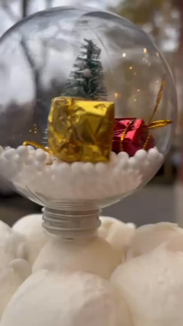Cette pièce montée en forme de sapin de Noël… n’est pas vraiment un sapin 🎄
C’est un gâteau de bonbons entièrement réalisé à la main, dans le 20eme arrondissement de Paris.
Parfait pour célébrer la fin d’année de manière gourmande, fun et originale !
Idéal pour :
– les fêtes d’entreprise
– les soirées de fin d’année
– les anniversaires de décembre
– ou simplement pour surprendre vos proches !
Commandez votre pièce montée dès maintenant et faites de votre événement un moment inoubliable 💫