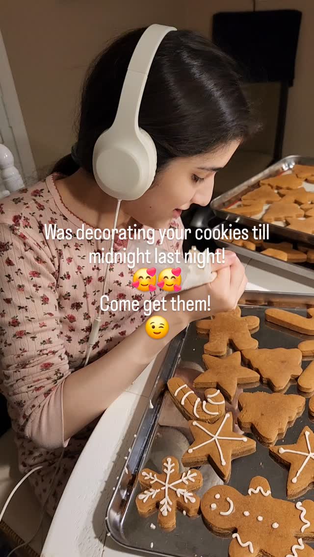 Yes... these really do take forever to decorate. But aren't they worth it?
Come get some at the market today.
I also have
Candy cane Brownies
Oatmeal cranberry cookies
French apple cake
Honey vanilla macarons
And almond cookies!
@newmarket_farmersmarket #bakingwithneekta
#glutenfree #dairyfree