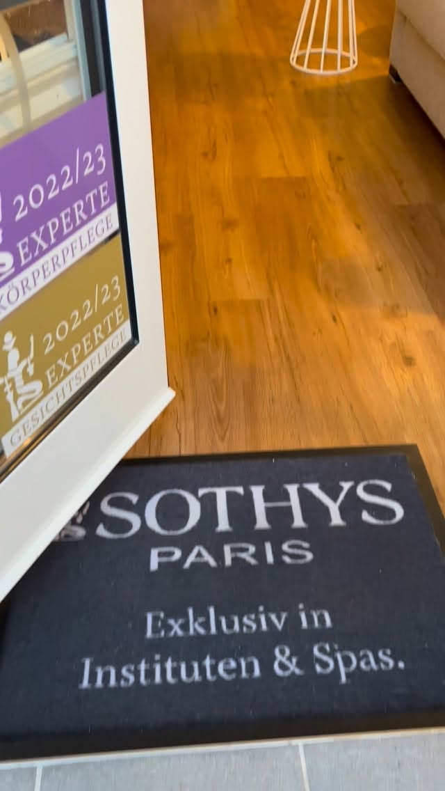 „Ein Abend.
So viele schöne Begegnungen.
Danke für diesen besonderen Event bei Fleur-de-Lys ✨
Hier ein paar Eindrücke 🤍“
#fleurdelys #kundenevent #beautymoments #luxurybeauty #dankbarkeit #salonerlebnis #krefeld