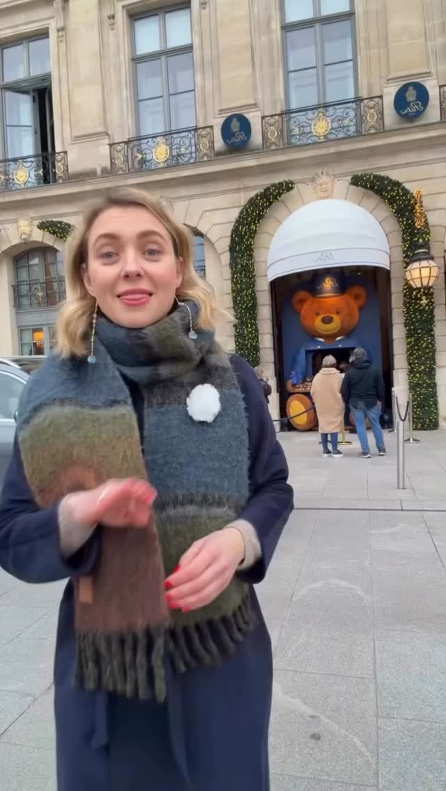 Great tip by @familyfocusparis If you’re looking for the sweetest Christmas corner in Paris, this is it.
Hidden inside the Ritz, there’s a tiny seasonal bar taken over by plush teddy bears — and yes, you can actually bring one home.
They serve the signature Ritz hot chocolate, plus a gooey marshmallow teddy dipped in chocolate that’s almost too cute to eat.
📍 Teddy B(e)ar Bar @ritzparis
🗓 Open until January 4th
⏰ Every day from 2 p.m. to 8 p.m.
Save this for your Christmas trip to Paris ✨#pariswithkids #parisforkids #xmasinparis #parisforfamilies #christmasinparis