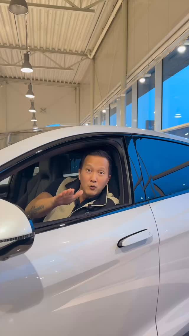 Nå er statsbudsjettet satt!
Allerede fra 1. januar 2026 innføres mva på elbiler over 300.000 kr! Med andre ord: du kan nå gjøre et kupp før nyttår!
Vi har fortsatt noen få av storselgerne på lager:
⚡️Kia EV3
⚡️BYD Sealion
Ta turen til oss og sikre deg bil før nyttår 😍